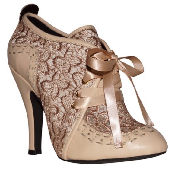 Latte Bonnie Pump by mojo moxy - Picture 1 of 9